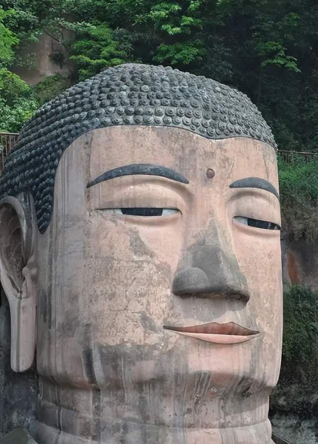 原创
乐山大佛的鼻子为何是黑色,专家经采样调查,揭开了其中的秘密