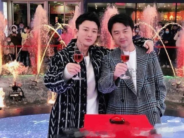 贾乃亮雷佳音餐厅用金箔做菜被罚款10万元没收违法所得4556元