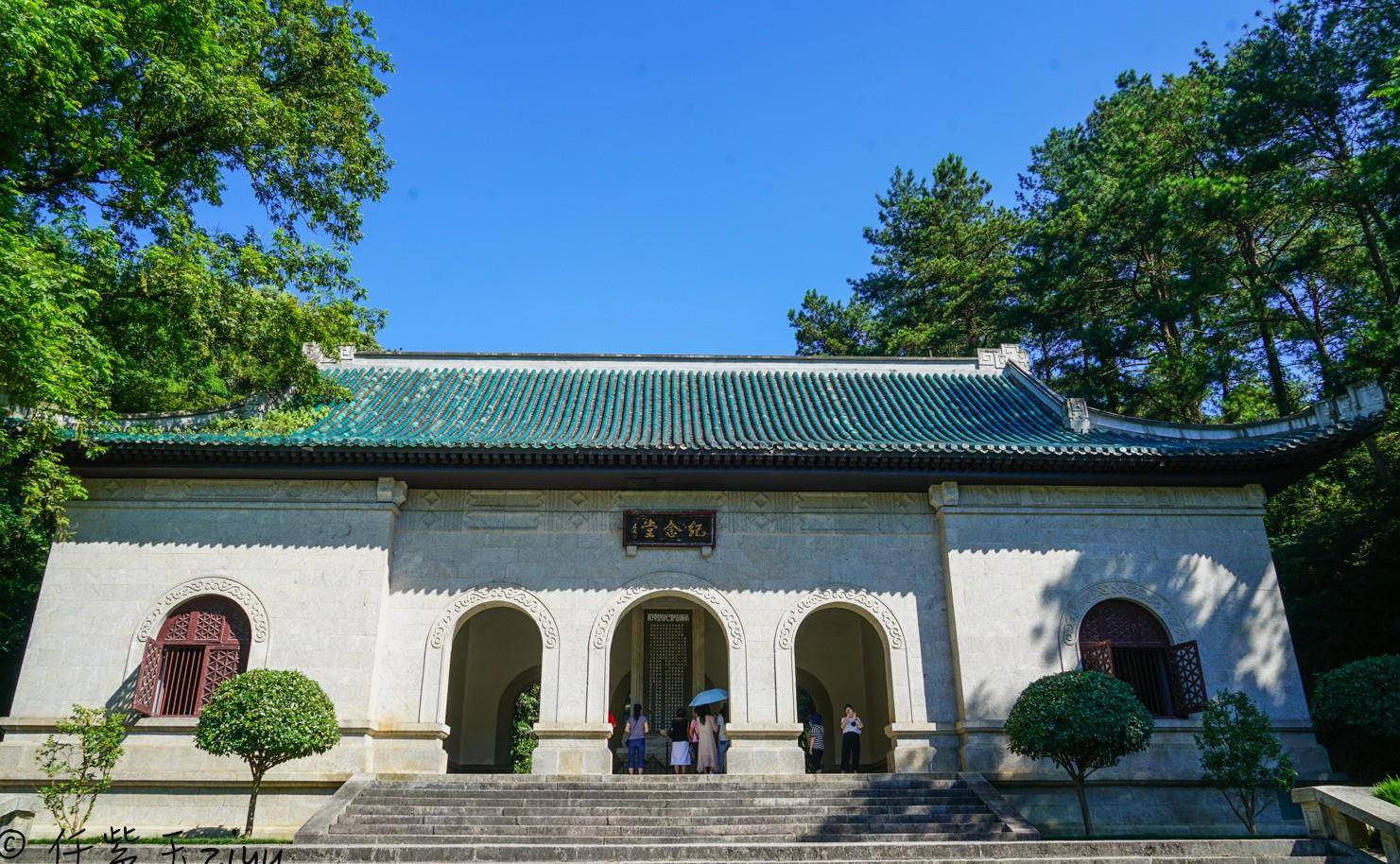 湖南南岳衡山旅行，登上山顶祝融峰风景独好，一日游衡山攻略