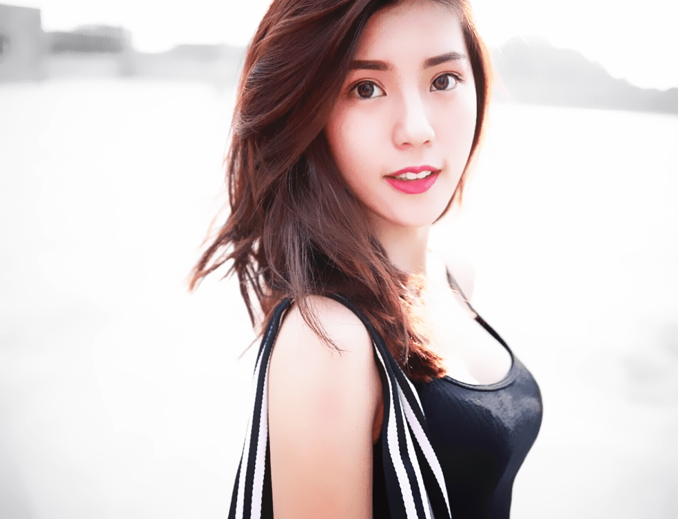 马来西亚华裔女神明眸皓齿冷艳绝色组合式风情穿搭太抢镜