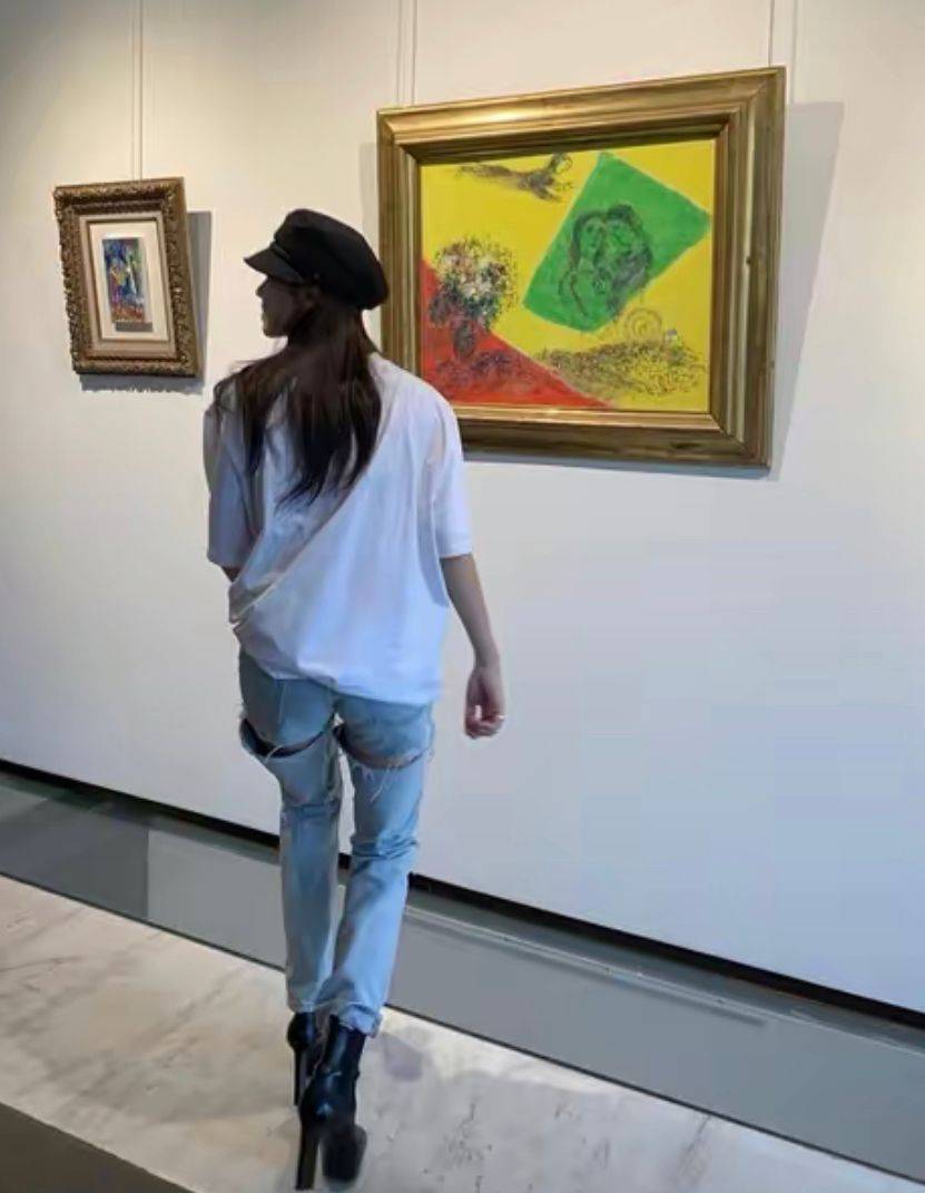 夏天火了一种裤子,叫"正面乖巧,背面叛逆",明星潮人也在跟风