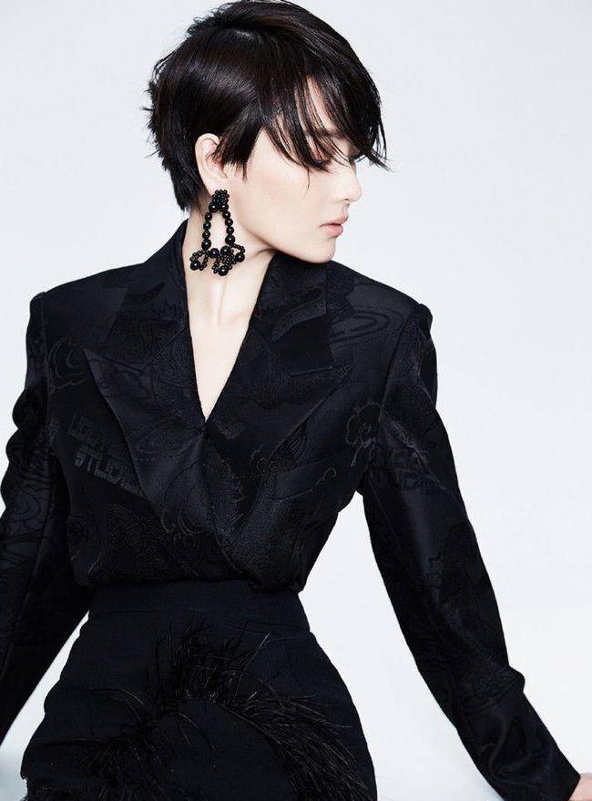 原创谁说女人中性不美发型和装扮自己做主张馨予是怎么放飞自我的