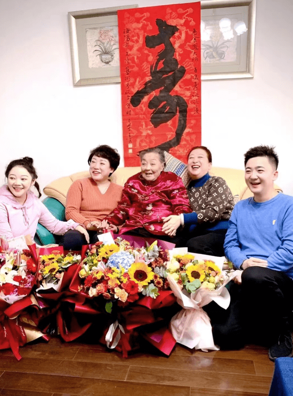 原创百岁艺术家马金凤病逝子女将遗物捐给国家圆其心愿岳云鹏悼念