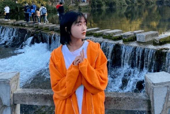 原创变形计梁小友为父治病当网红又因自卑为爱整容现撞脸沈月