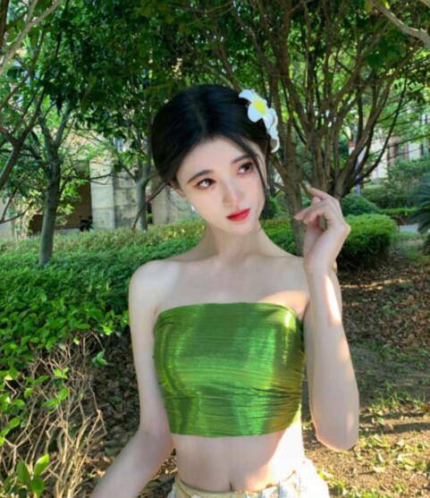 鞠婧祎绿色草丛裙图片