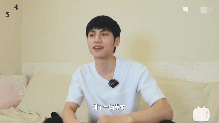 甘子七顺利入选演员名单,当时剧组还特地叫了一辆专车来接他去片场.