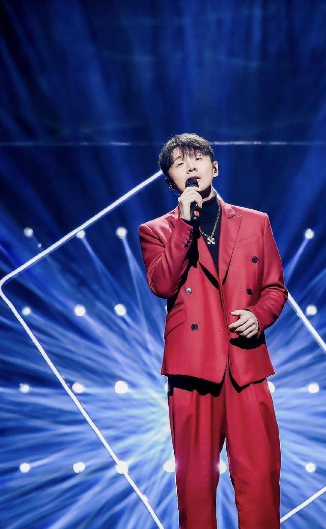 杨丞琳忙着乘风破浪,李荣浩宅家晒照曝光工业风豪宅,毫无烟火气