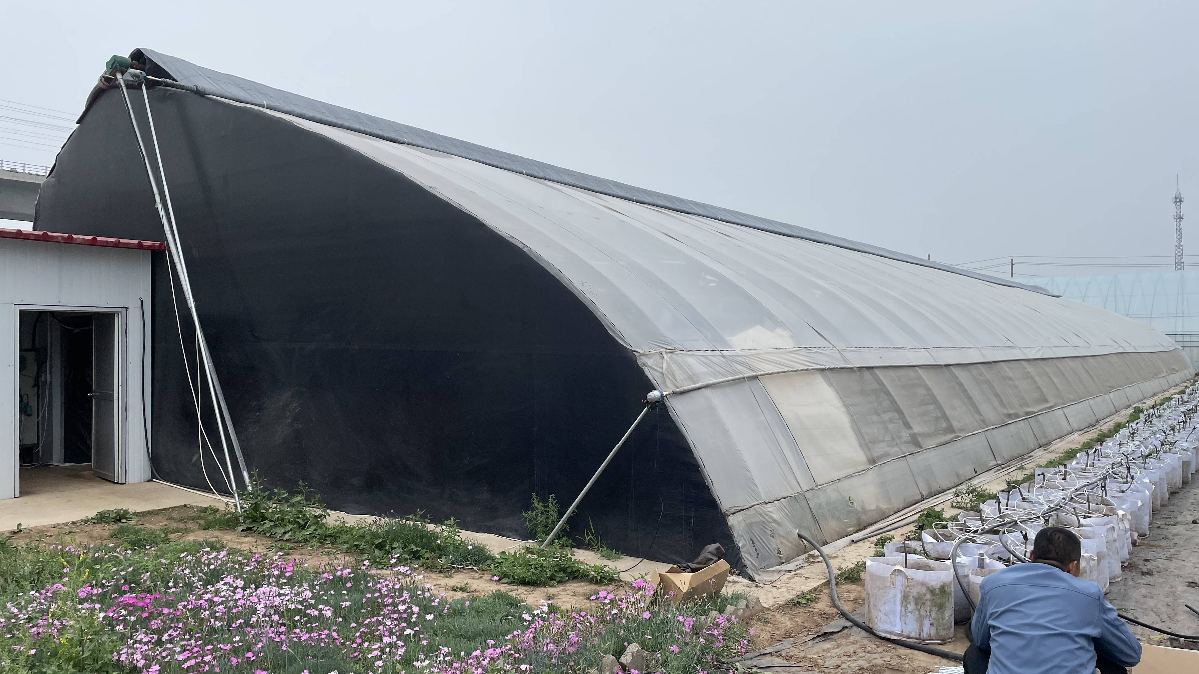 普通温室升级为智能温室 无需改造棚体基建 只需添加一套设备 进行 工作 智慧