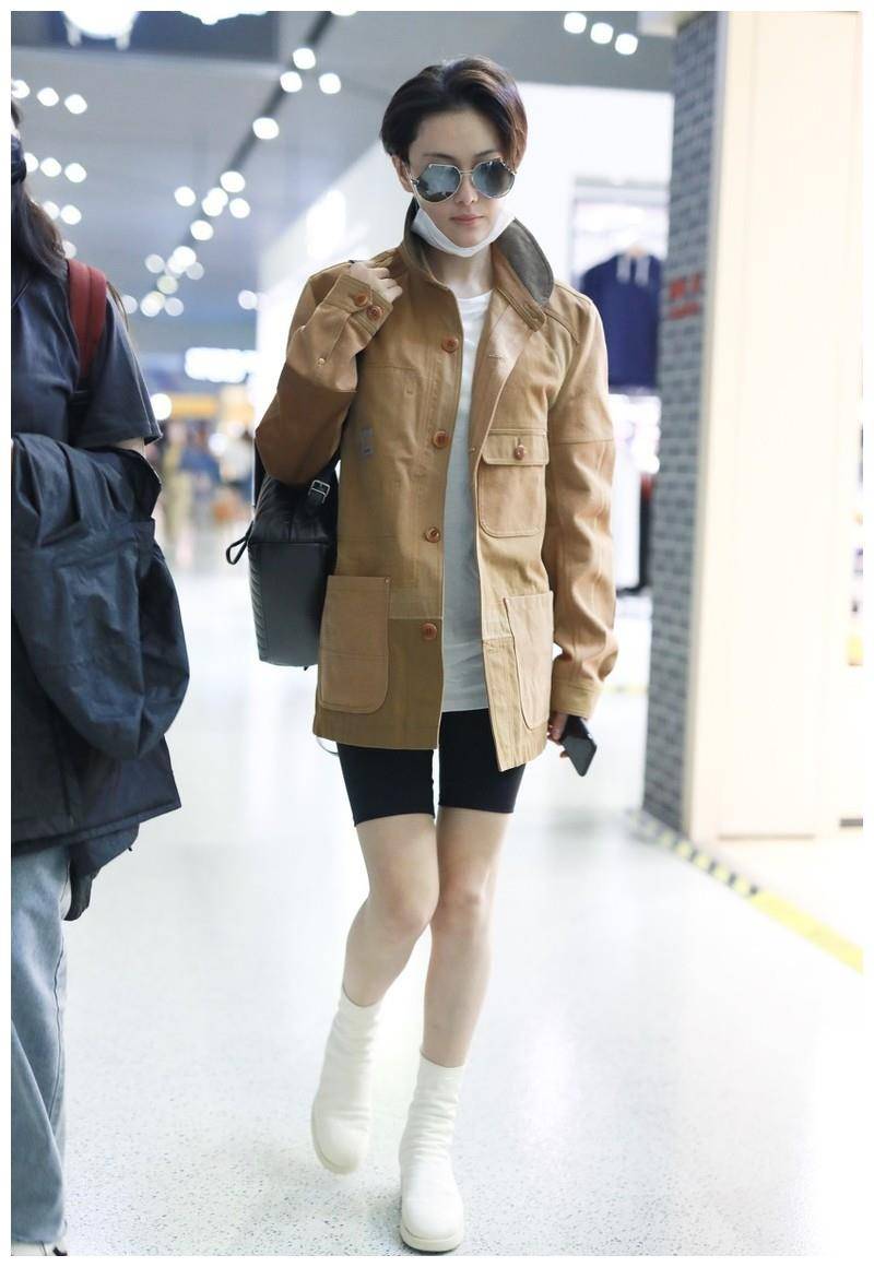 原创张馨予好会穿黑色连身装拉链半开身材高挑白皙双腿太抢镜