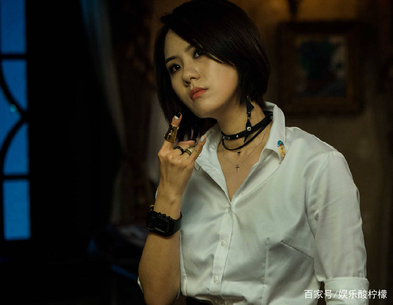 沈腾放照片,杨紫搞隐身,赵丽颖玩配音,电影蹭热度的花样真多_刘峻