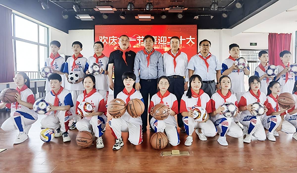 海安市李堡镇曹园小学举行庆"六一"爱心捐赠仪式