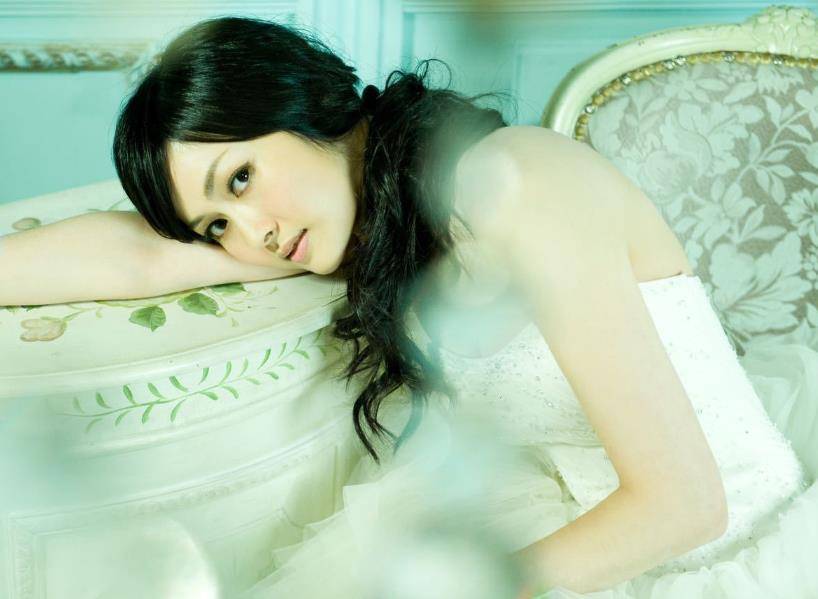 吴尊老婆单人婚纱照,颜值身材不输女明星,终于明白吴尊眼光了_林丽莹