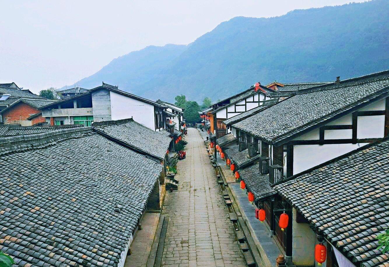 它是四川最早建县之地，并在古代以“城”为关隘，全国仅此一处