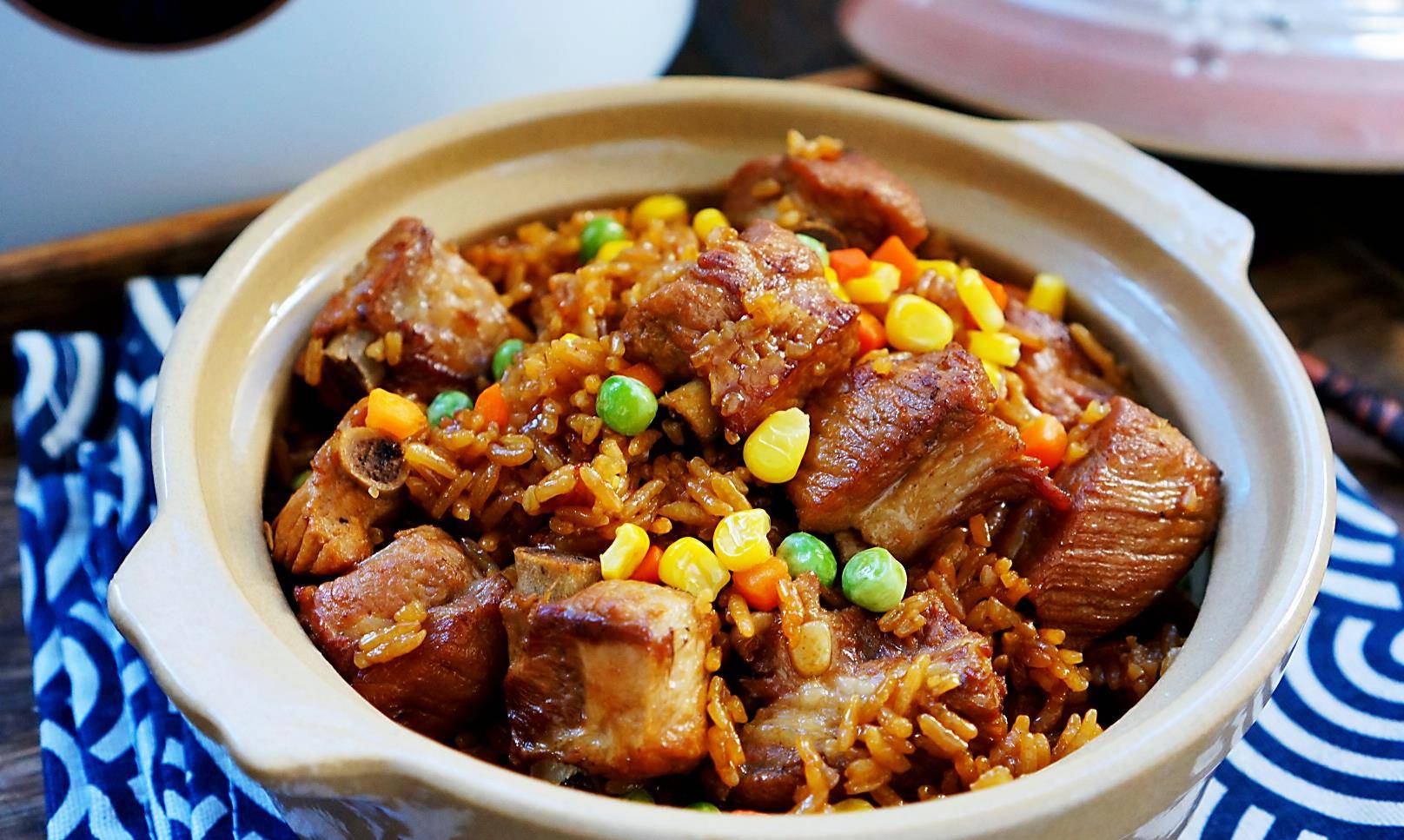 懒人晚餐的做法,排骨米饭一锅出,营养又味美,暖身暖胃全家爱