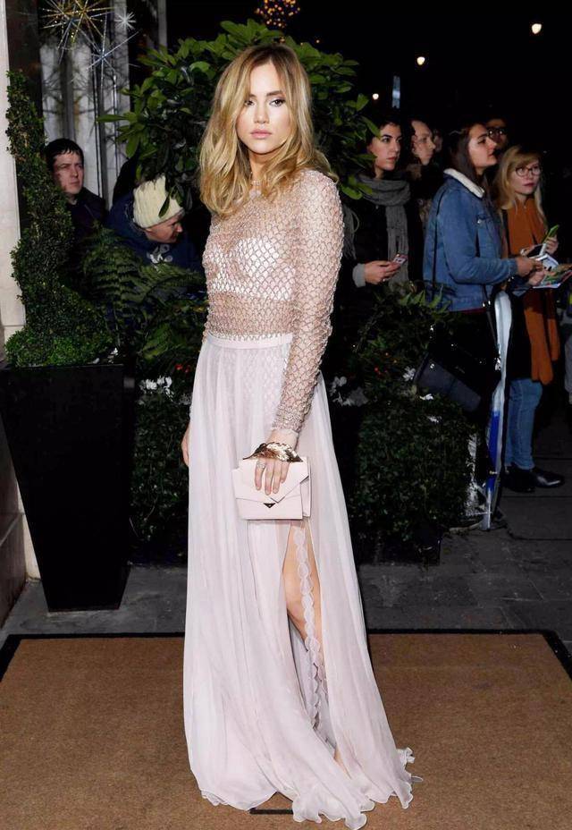 jennie新造型太时尚一袭渔网装配冷艳眼神高傲又撩人