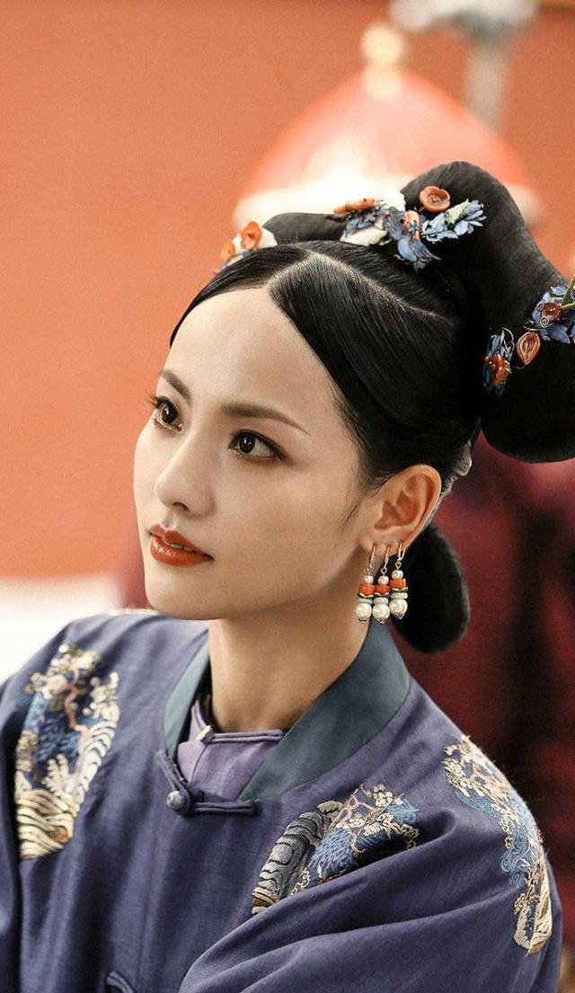 3年前这部剧里,她作为女n号,一个眼神就美到让人"心神荡漾"_张嘉倪