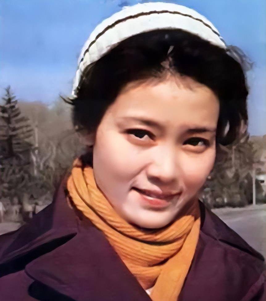 演员潘虹:离婚36年仍单身,一生无儿无女,背后有啥隐情?