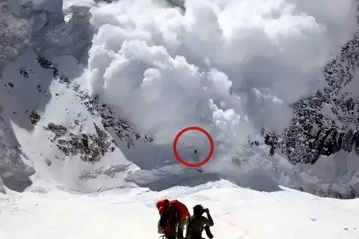 珠穆朗玛峰的恐怖图片