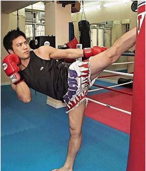 为了练就更好的身手,安志杰经常健身,一有空,就去健身房进行力量训练