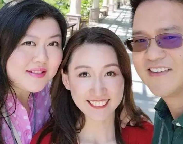 原创李小龙死后丁佩饱受流言与向华强结合生下一女儿后来遁入空门