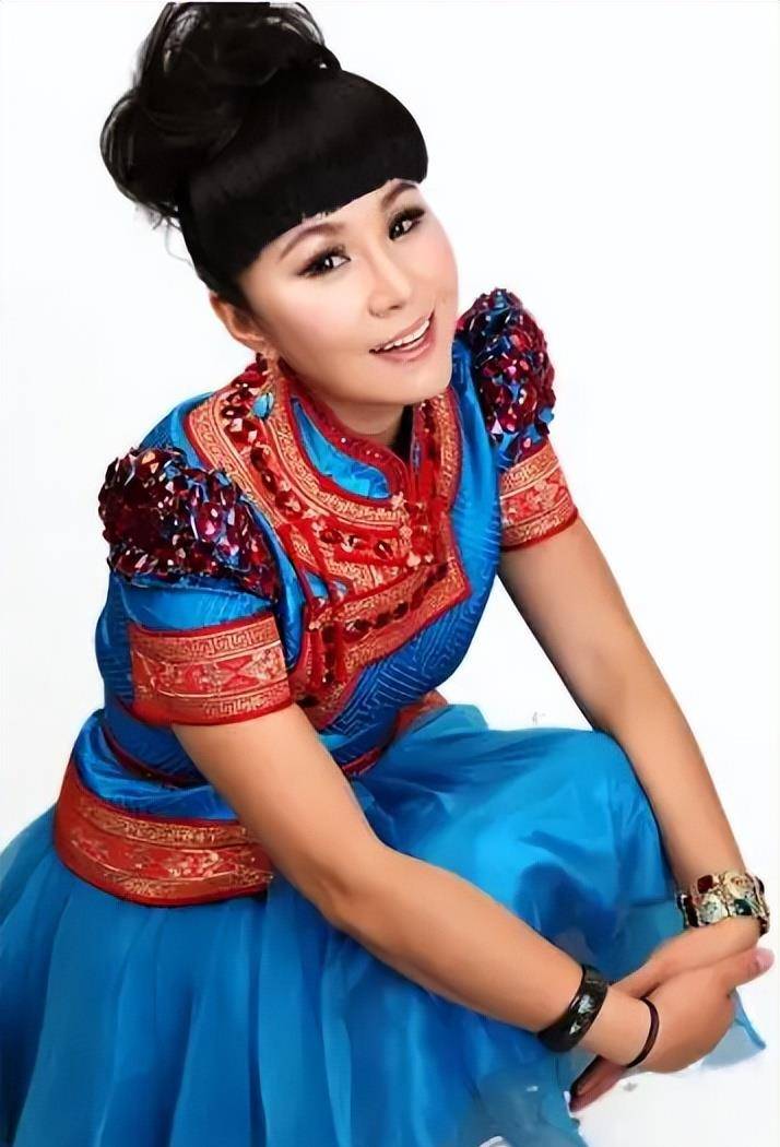 真真假假《套马杆》,图雅与托娅傻傻分不清,是谁在"躲汉子"?