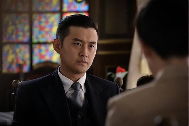 朗峰更惨,虽然毕业于中戏,但因为外形不够突出,《我是特种兵》之后