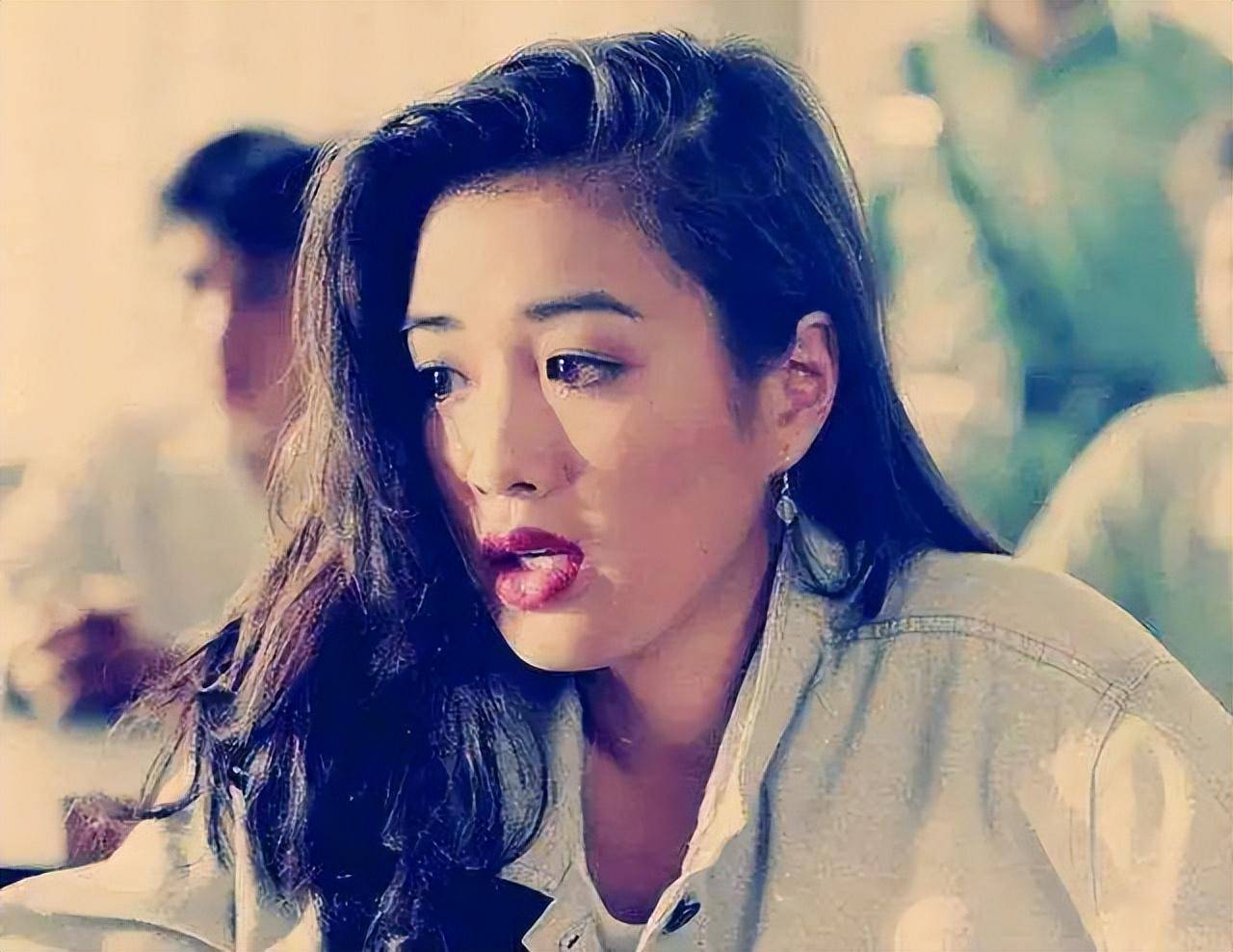 求婚周星驰,倒追郭富城,相识1个月为富商生女儿,现备孕第四胎_钟丽缇