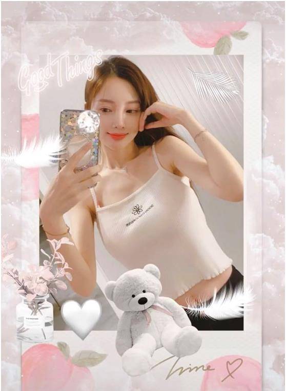 原创38岁李小璐晒近况意外曝光豪宅内景网上卖货一件吊带99被嘲贵