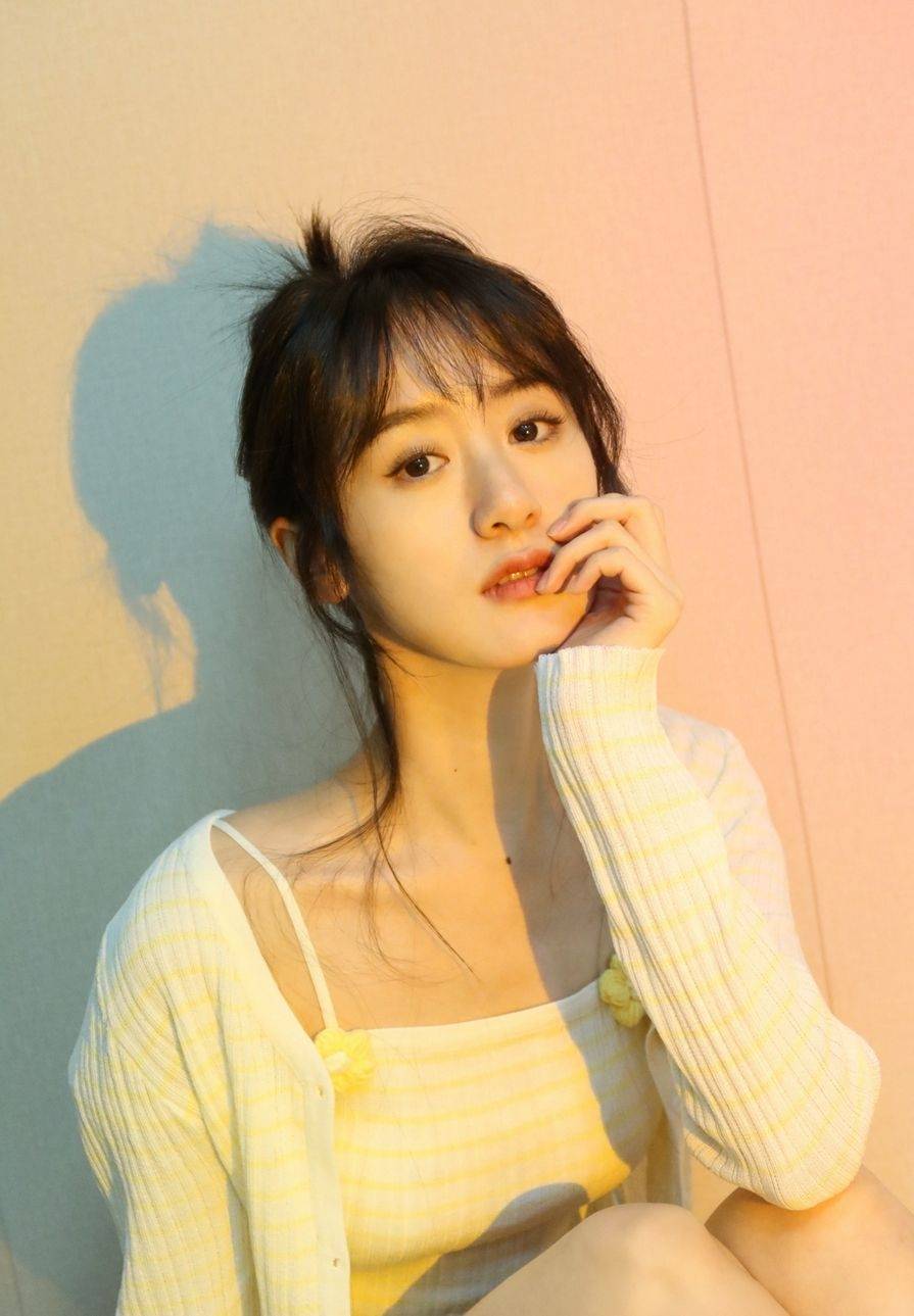 袁冰妍黄色吊带装黄晕写真