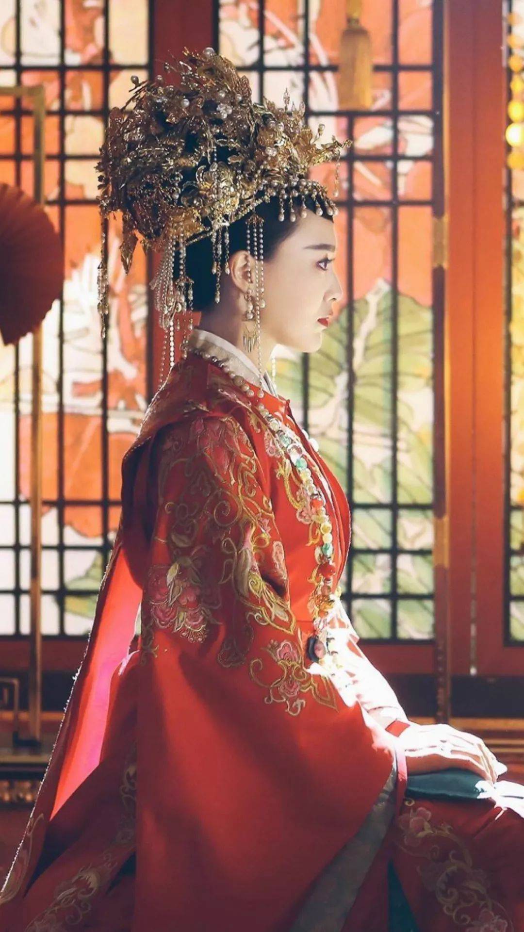 杨幂"大婚"造型被吐槽成这样,这次究竟差在了哪里?_嫁衣_红色_古代