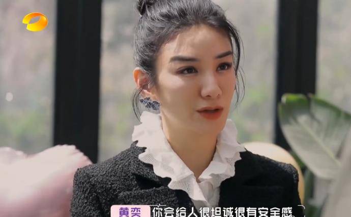 原创黄奕牵手崔伟女儿穿一身奢侈品首次出镜黄奕她渴望父爱