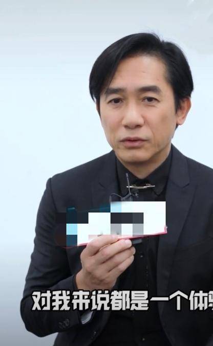 原创梁朝伟脸颊干瘪皱纹多双眼耷拉好显老刘嘉玲更显年轻20岁