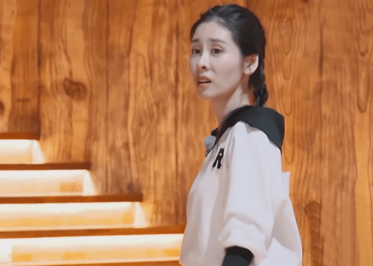 原创好声音冠军出道因私生子口碑崩塌张碧晨如今参加综艺被骂惨了