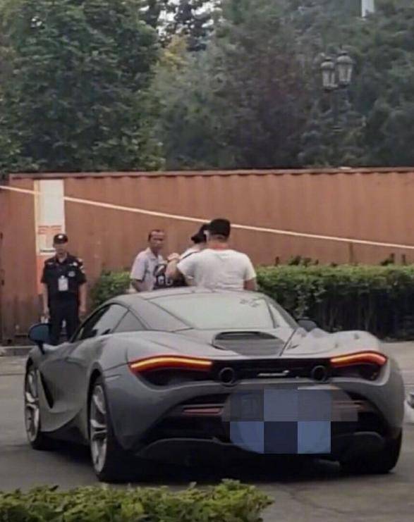 原创郭麒麟开400万跑车出门被指炫富郭德纲一番话让网友哑口无言