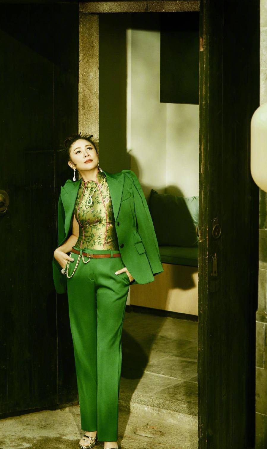 刘嘉玲为什么不肯放过自己53岁还穿绑带时尚内搭也不怕人笑话