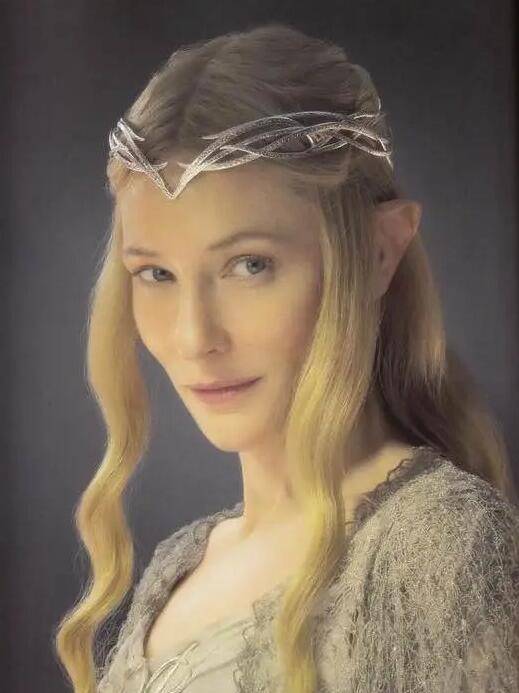 精灵女王凯兰崔尔是《魔戒》里的角色,也是很经典的荧幕形象,大家熟知