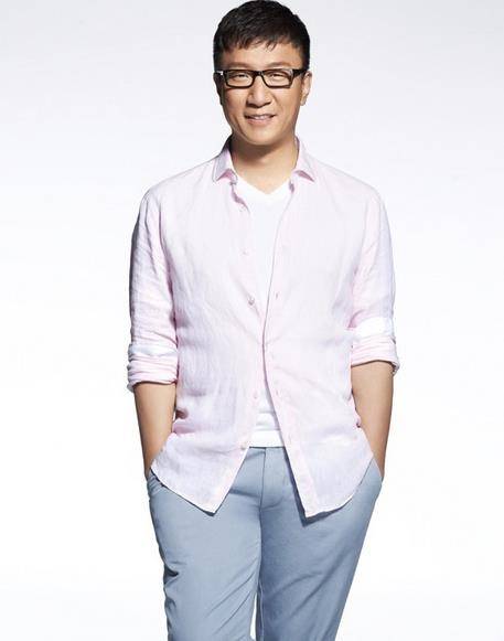孙红雷抱3岁女儿罕见出镜,感谢后援团成立20年不离不弃_王骏迪_照片