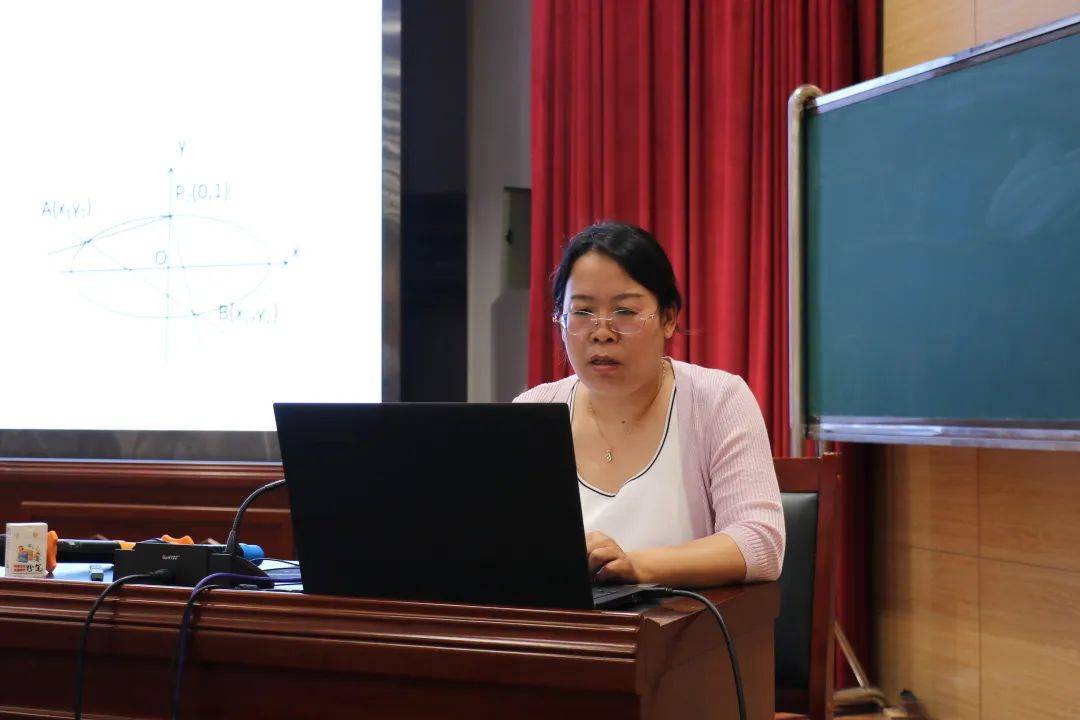【精研细教 共谱新篇】忻州一中主北两校区举办数学学科教学论坛