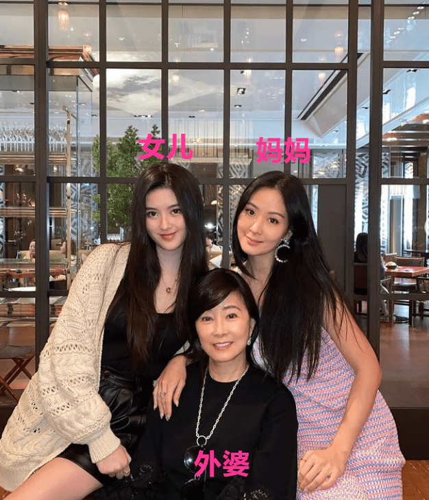 论保养只服这6位女星,与亲生女儿同框似姐妹