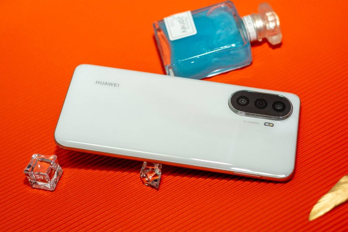 华为畅享系列新机华为畅享50时尚外表颜值在线给你更多选择