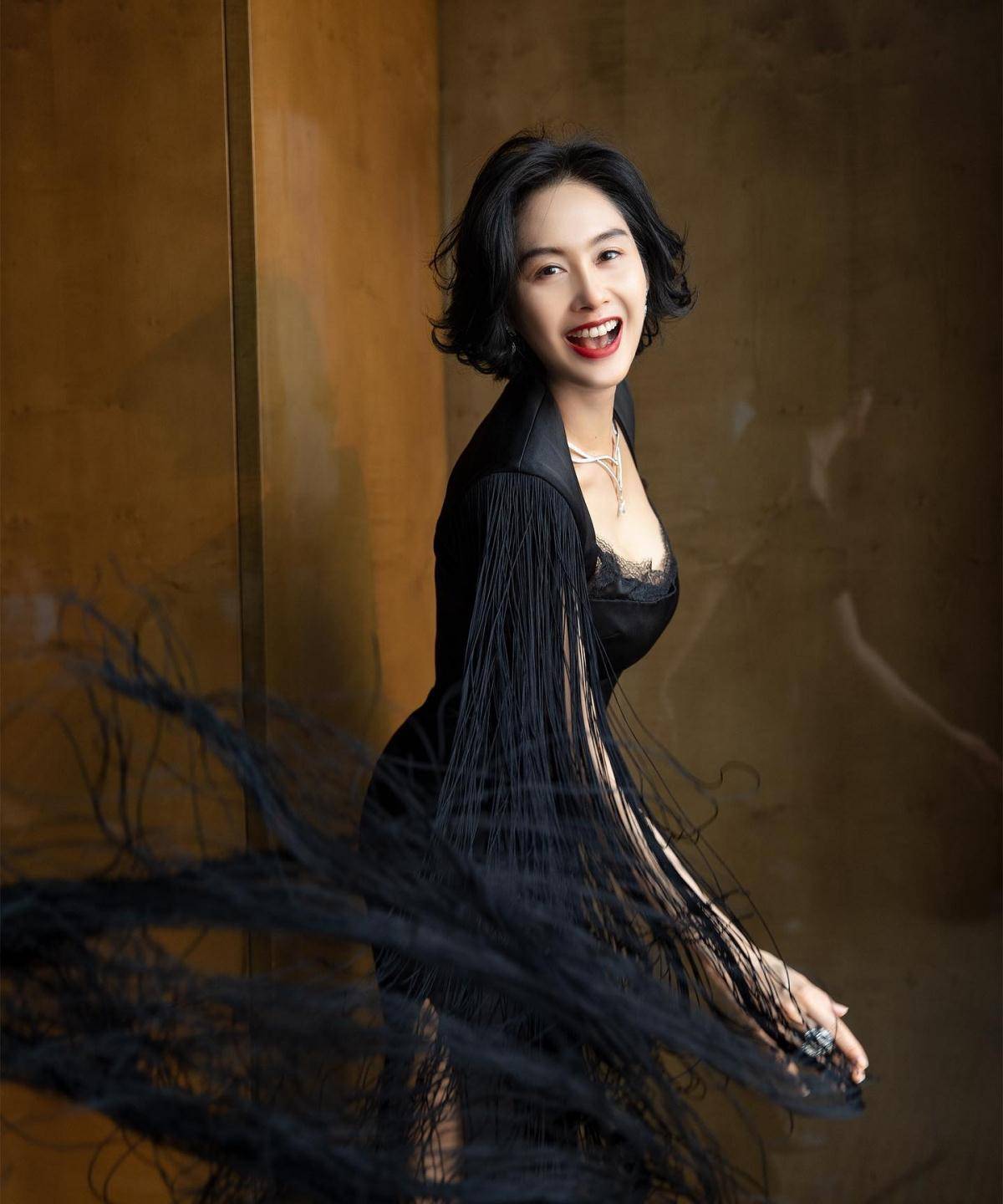 原创朱茵11岁旧照曝光再看小林青霞黎姿蔡少芬纯天然无美颜旧照