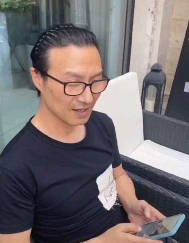 汪峰竟然秃顶了?