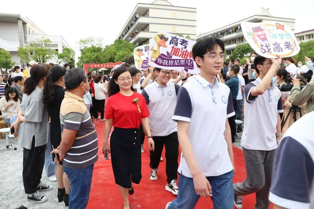 伍佑中学死人图片