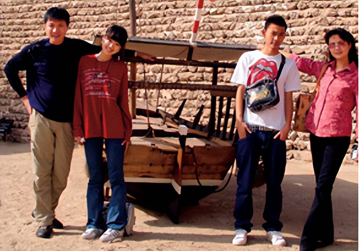 "半路夫妻"茹萍刘之冰,24年恩爱如初,家庭相处模式引人思考_父母_气质