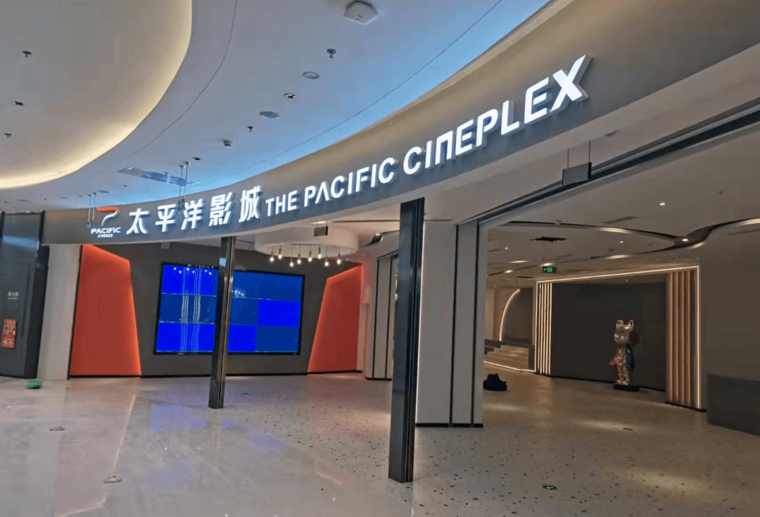 并契合在地文化特色,方圆荟打造出独具老成都风情的美食街区——二十