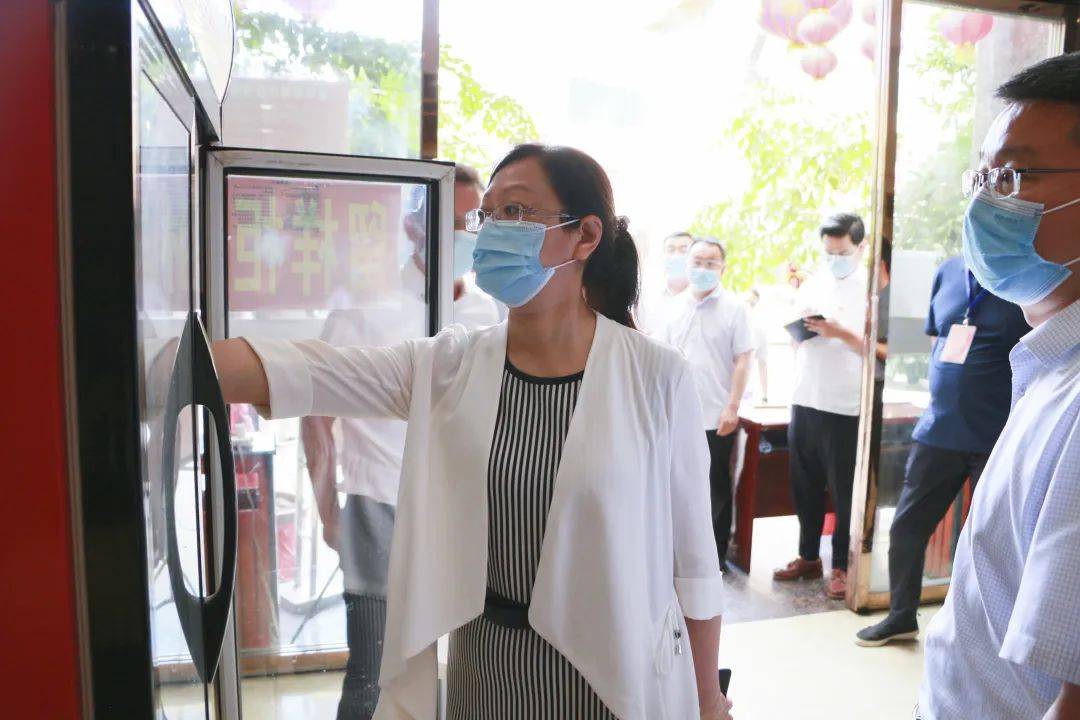 高考前一天,镇平县长黄静"探班"各考点及食宿点_工作_考生_防控