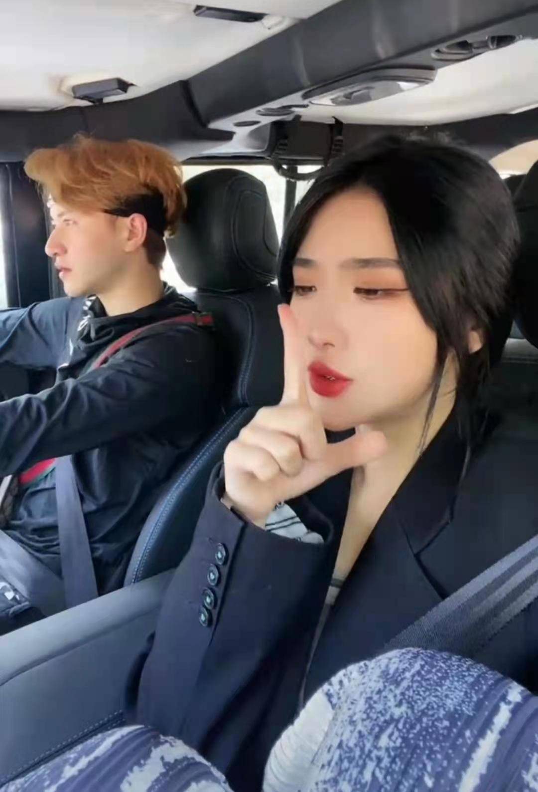 刘洲成被曝拖欠女儿抚养费,却与现女友潇洒旅行_林苗_网友_前妻