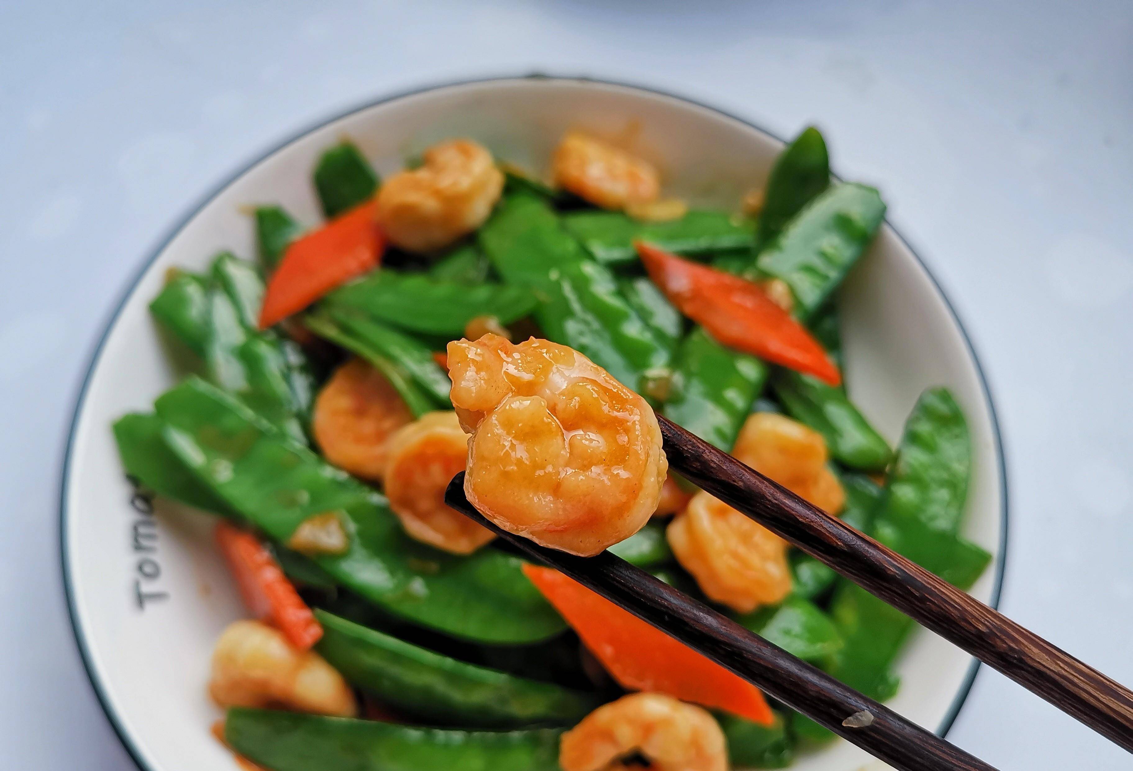 家庭版荷兰豆炒虾仁,清爽不油腻,孩子大人都爱吃,补钙又营养_胡萝卜