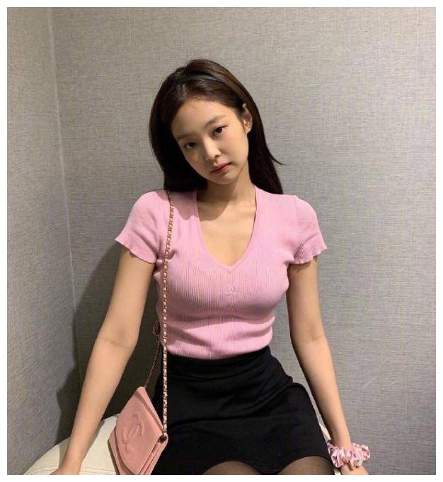 jennie真是把香奈儿发挥到极致十件衣服九件香奈儿太称职了