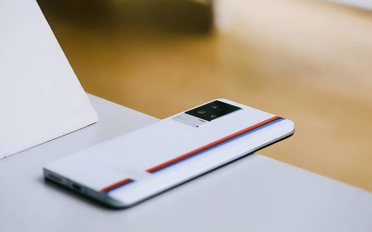 vivo iqoo 8传奇版限时降价500元,2022年还值得入手吗?